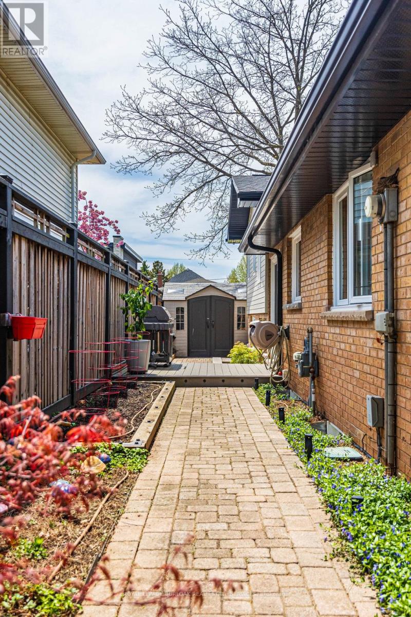 Photo 49 of 313 Silvana Crescent, Burlington ON