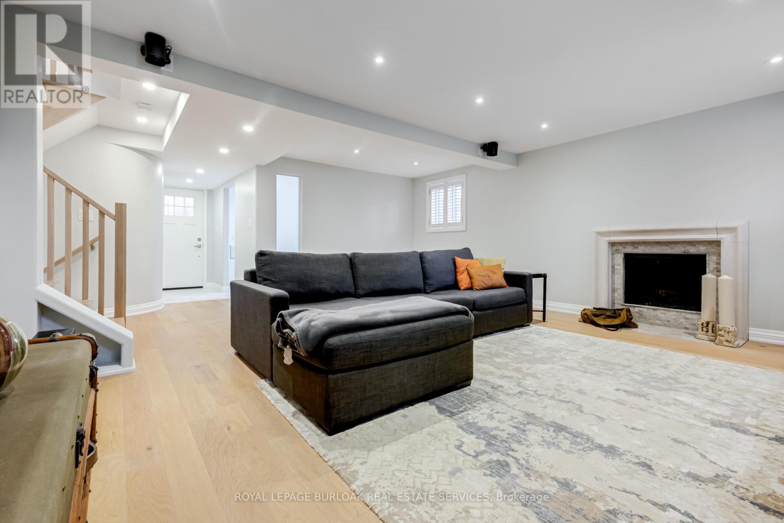 Photo 31 of 313 Silvana Crescent, Burlington ON
