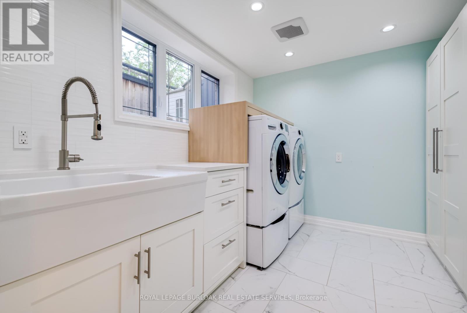 Photo 36 of 313 Silvana Crescent, Burlington ON
