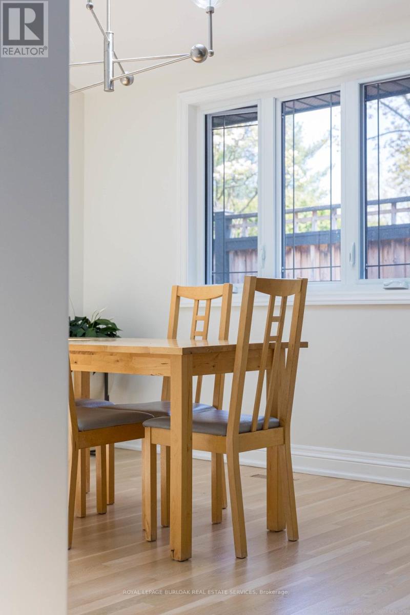 Photo 18 of 313 Silvana Crescent, Burlington ON
