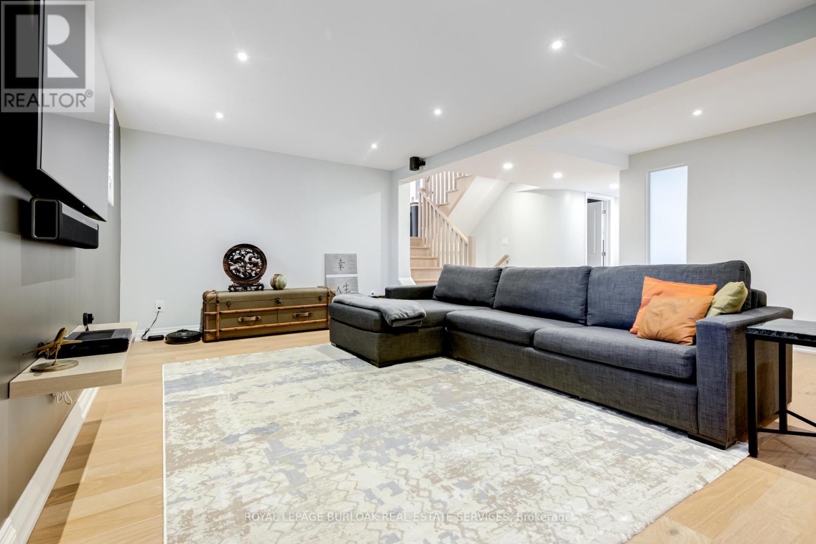 Photo 32 of 313 Silvana Crescent, Burlington ON