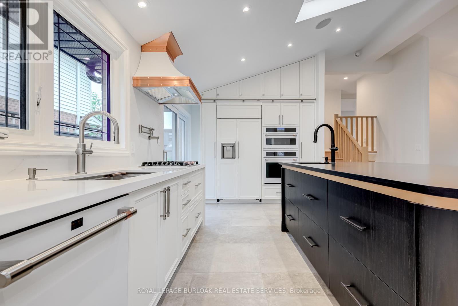 Photo 15 of 313 Silvana Crescent, Burlington ON