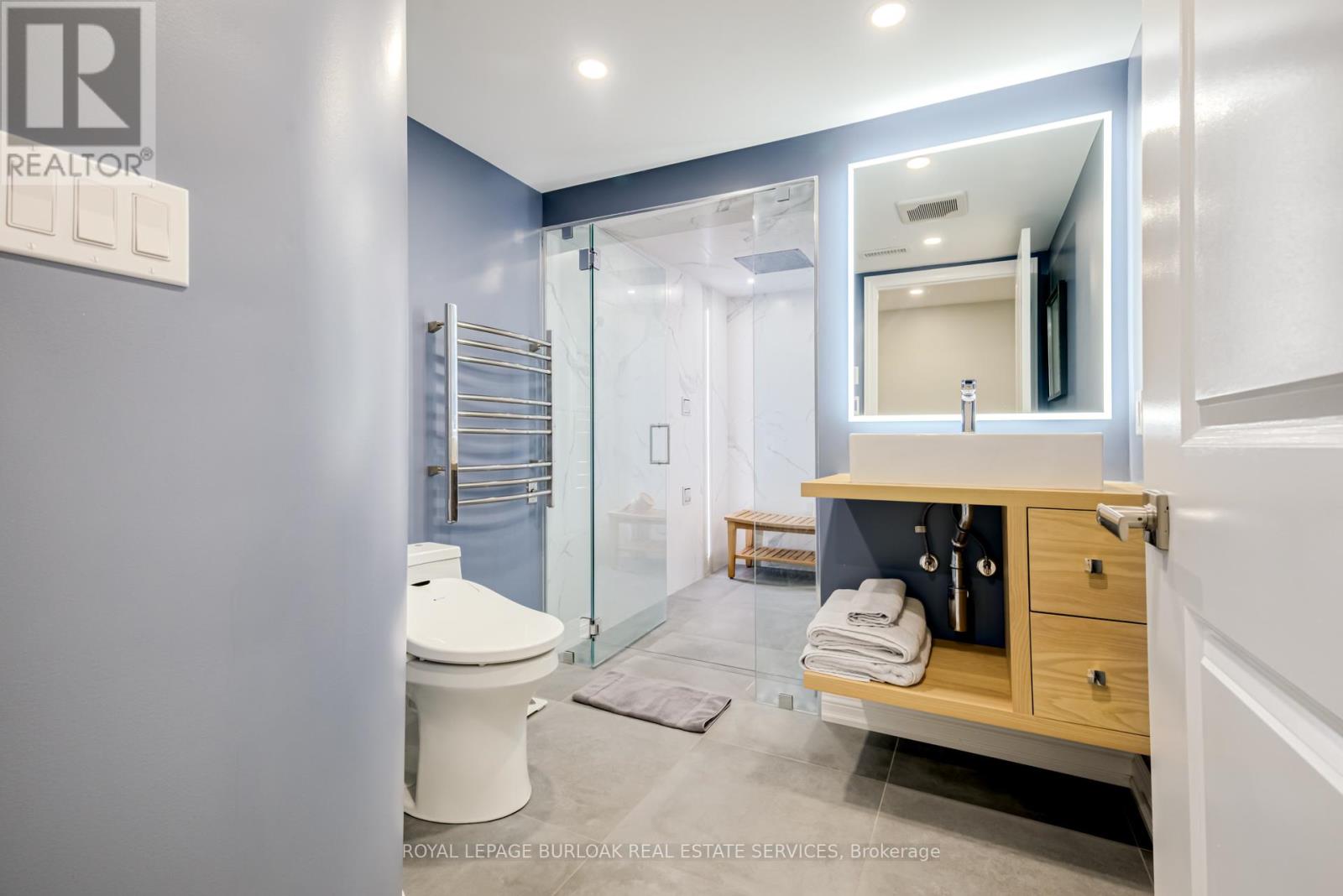 Photo 38 of 313 Silvana Crescent, Burlington ON