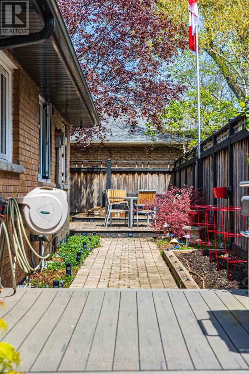 Photo 44 of 313 Silvana Crescent, Burlington ON