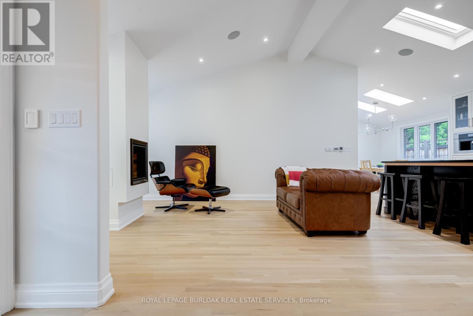 Photo 7 of 313 Silvana Crescent, Burlington ON
