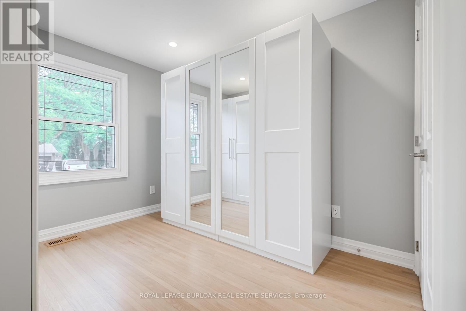 Photo 29 of 313 Silvana Crescent, Burlington ON