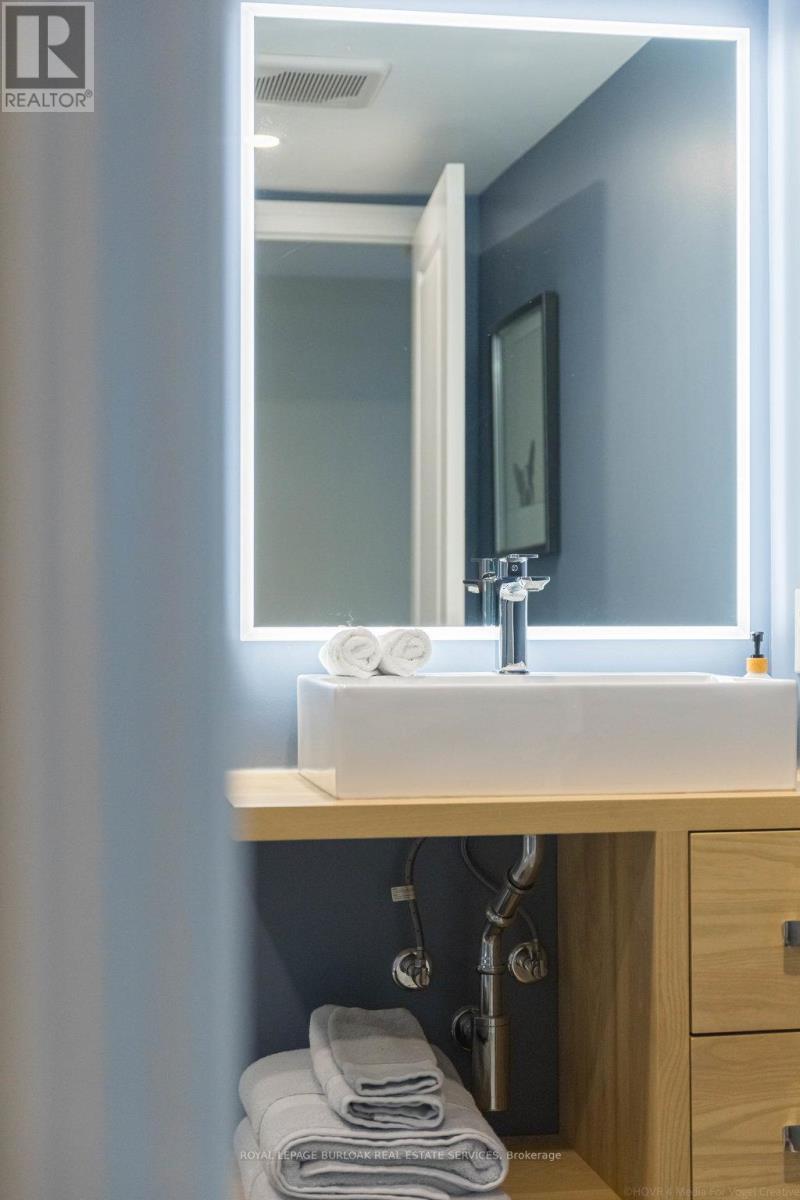 Photo 40 of 313 Silvana Crescent, Burlington ON