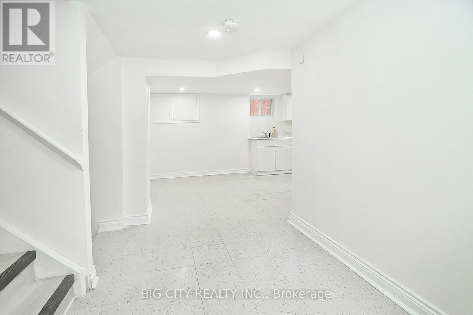 Photo 2 of Lower 115 Apache Trail, Toronto ON
