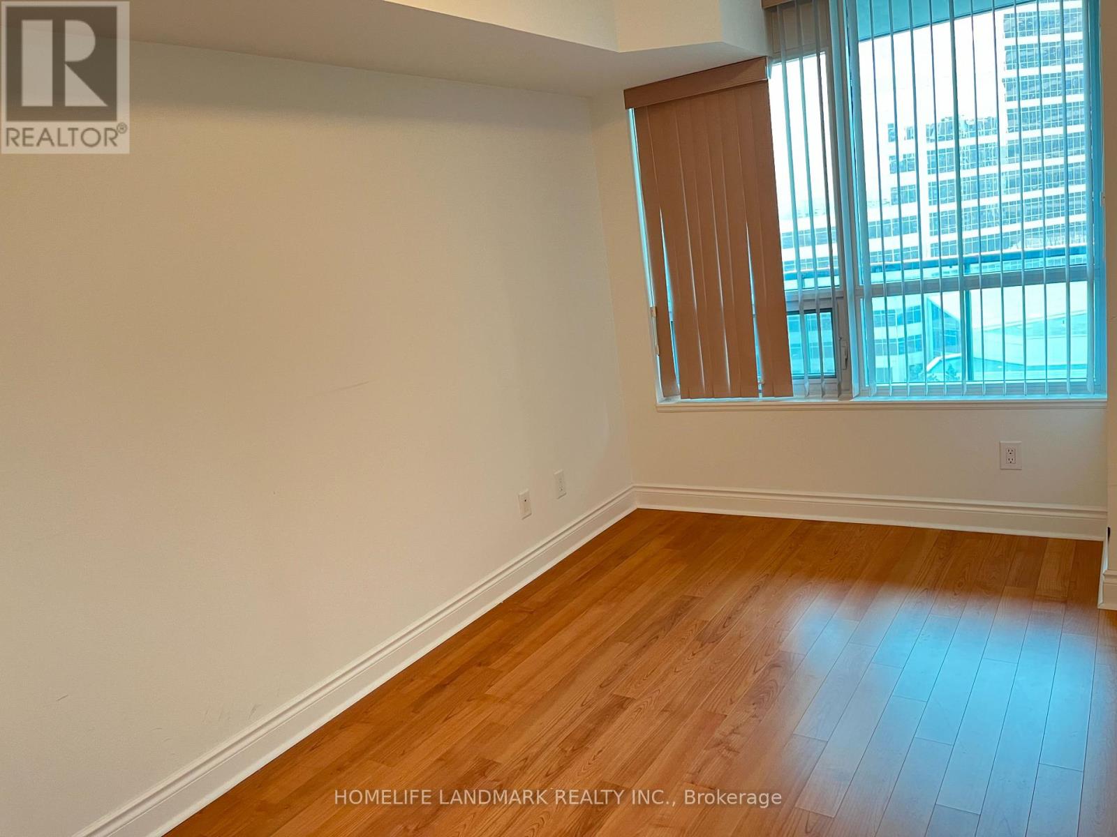 Photo 7 of 1123 25 Greenview Avenue, Toronto ON