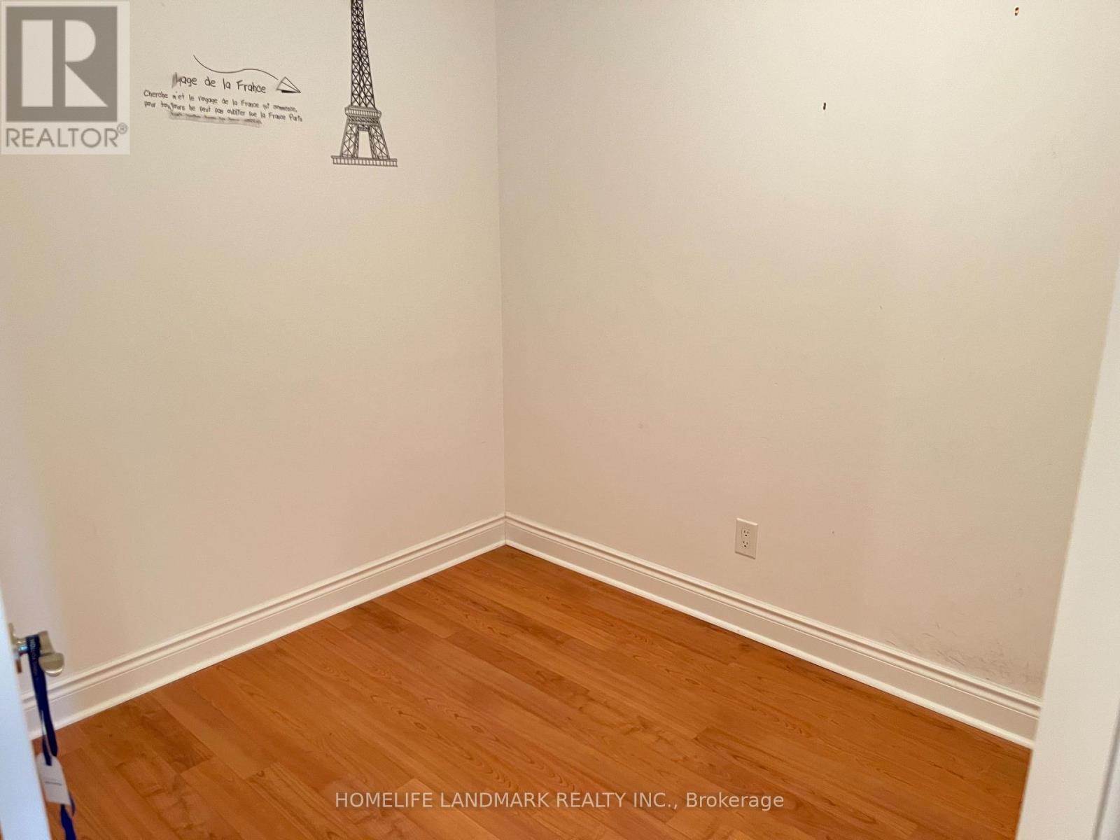 Photo 8 of 1123 25 Greenview Avenue, Toronto ON