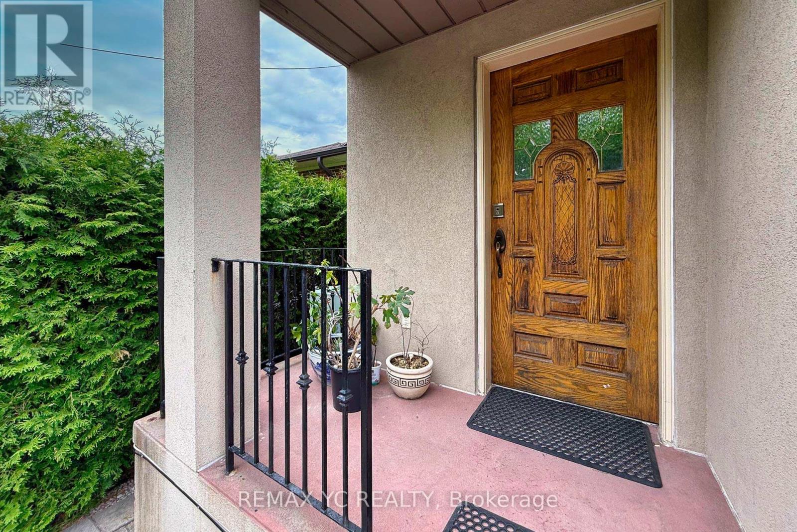 Photo 3 of 18 Mullet Road, Toronto ON