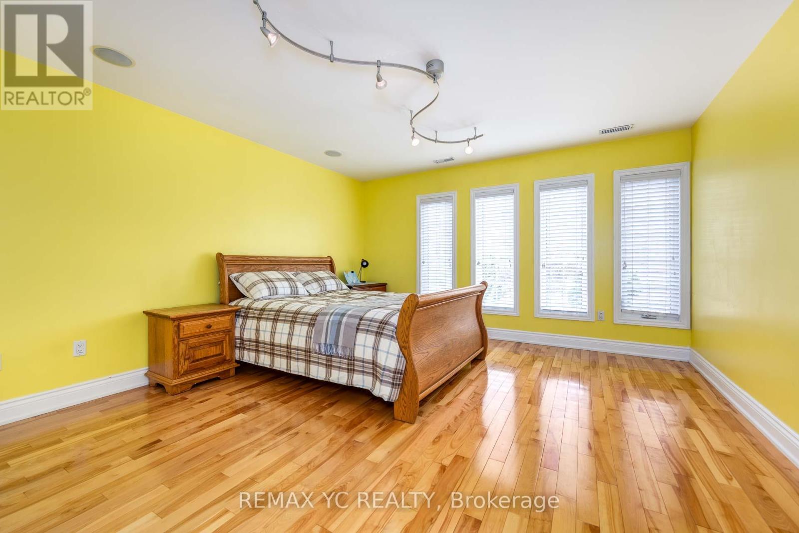 Photo 31 of 18 Mullet Road, Toronto ON