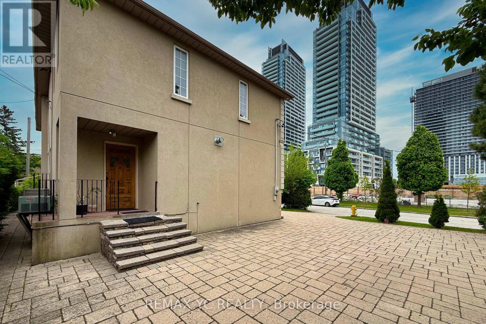 Photo 4 of 18 Mullet Road, Toronto ON
