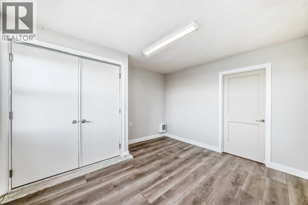 Single Family House for Sale in  Les Jardins Park SE Douglasdale/Glen Calgary 