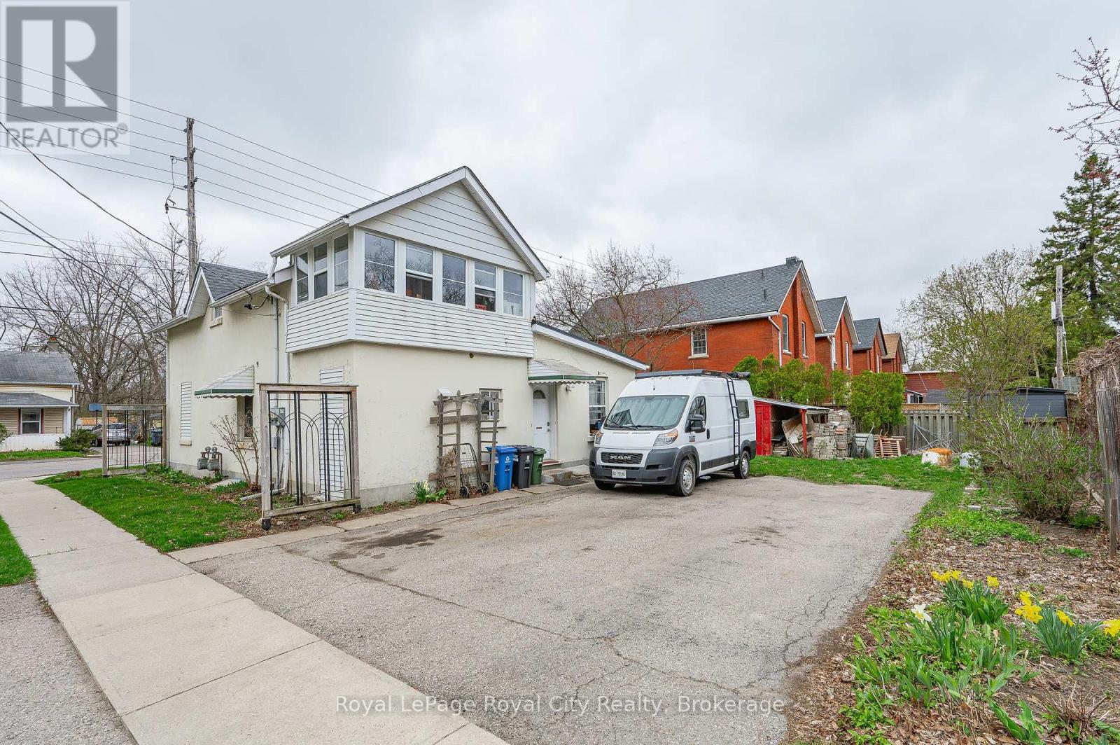 Photo 4 of 81 Edinburgh Road N, Guelph ON