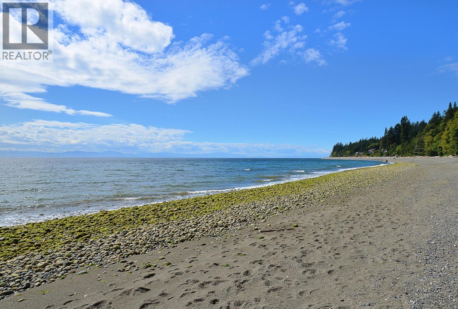 Photo 3 of 1590 Ocean Beach Esplanade, Gibsons BC