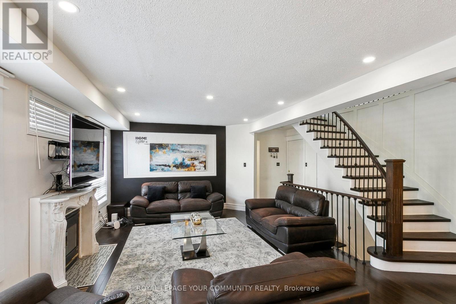 Photo 16 of 10 Greenhalf Drive, Ajax ON