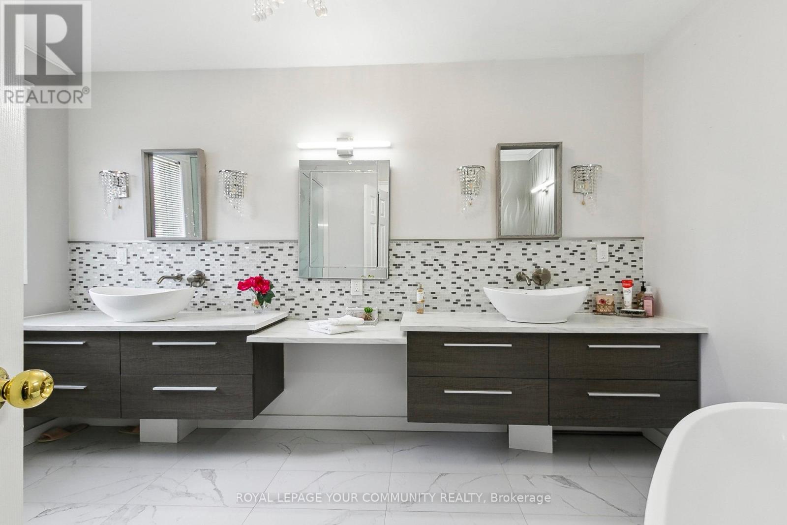 Photo 24 of 10 Greenhalf Drive, Ajax ON