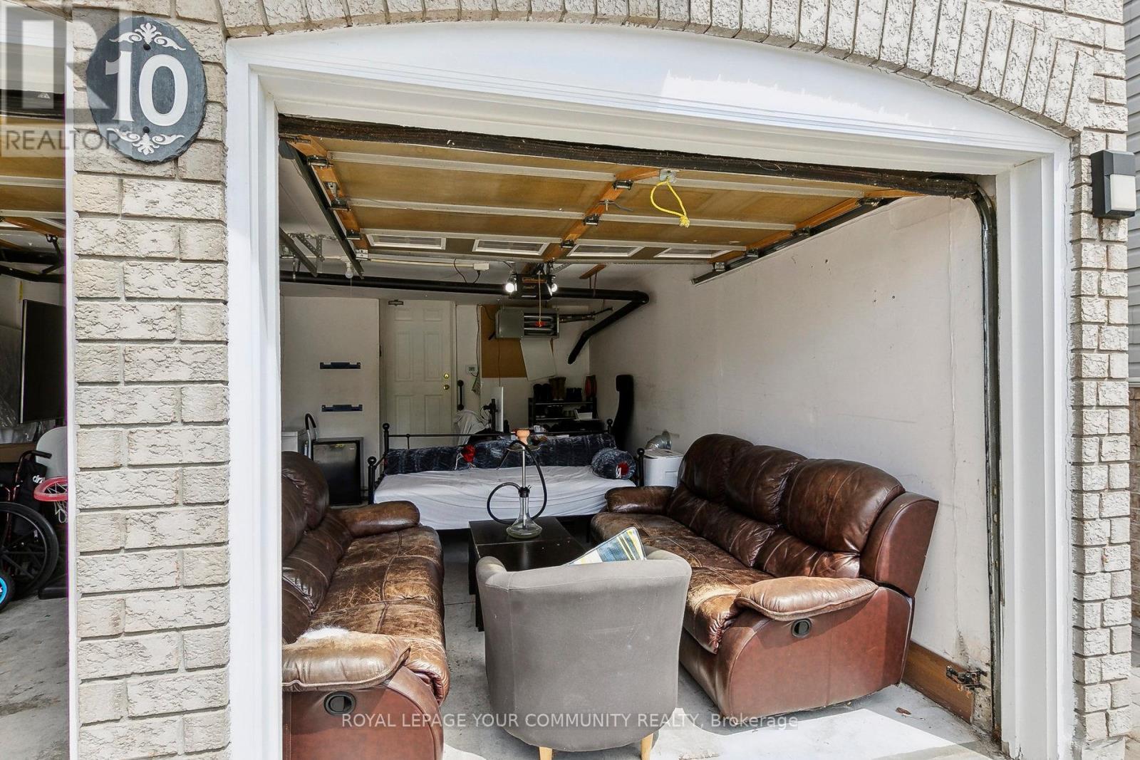 Photo 6 of 10 Greenhalf Drive, Ajax ON