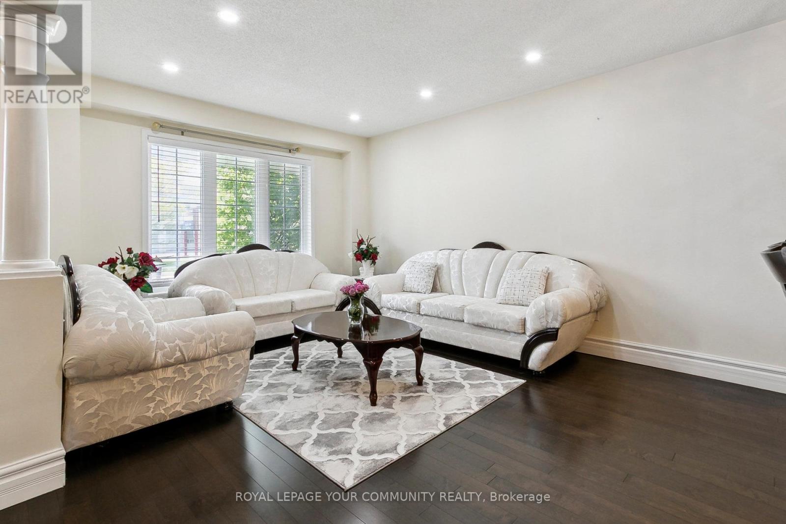 Photo 7 of 10 Greenhalf Drive, Ajax ON