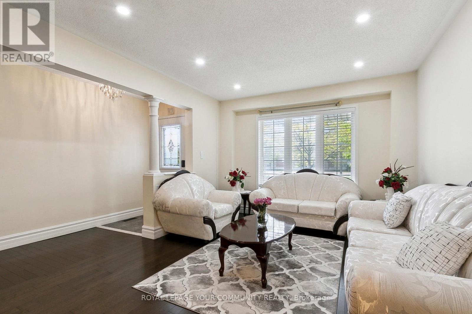 Photo 8 of 10 Greenhalf Drive, Ajax ON