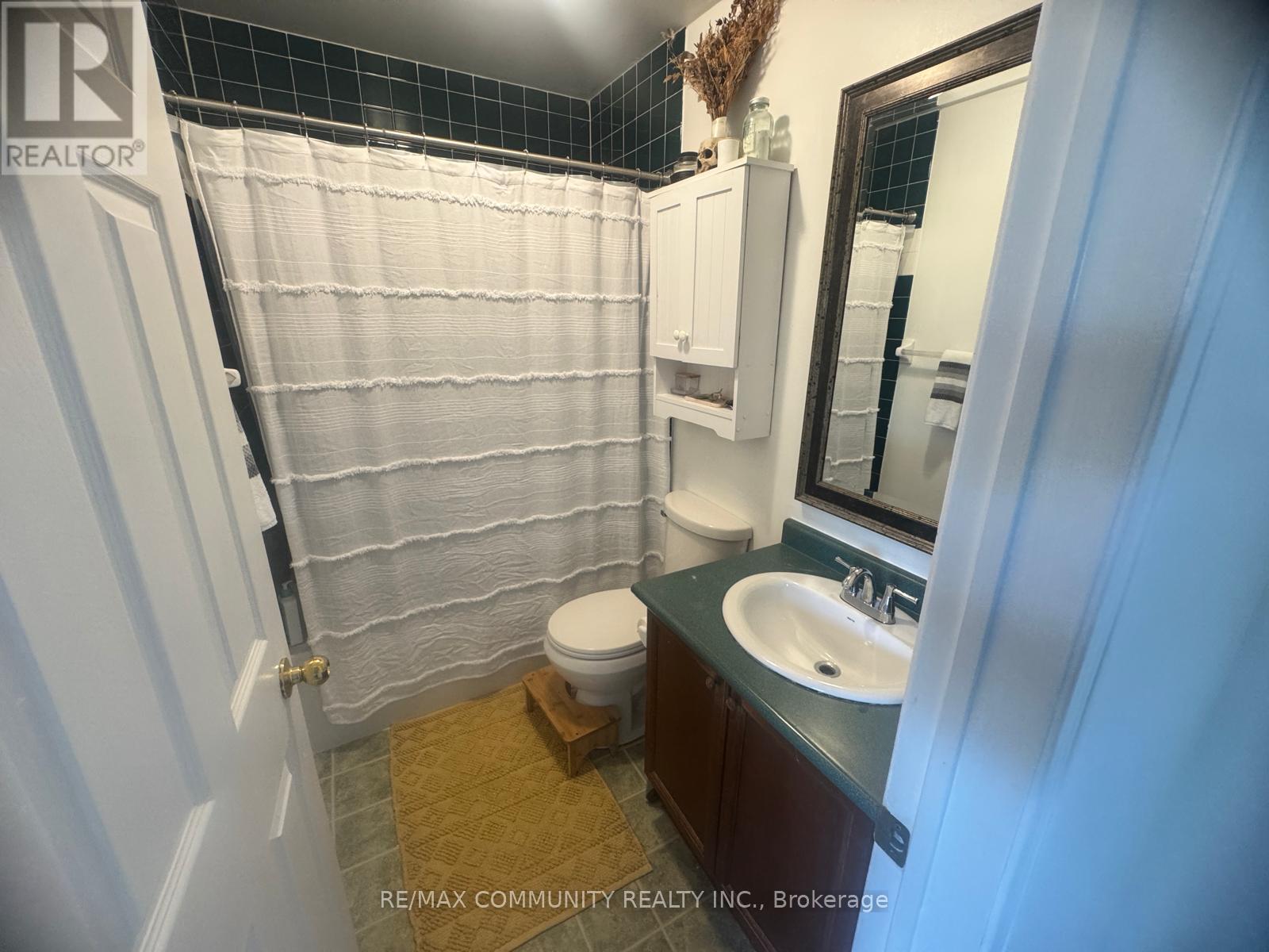 Photo 14 of 14 Blacksmith Lane, Whitby ON