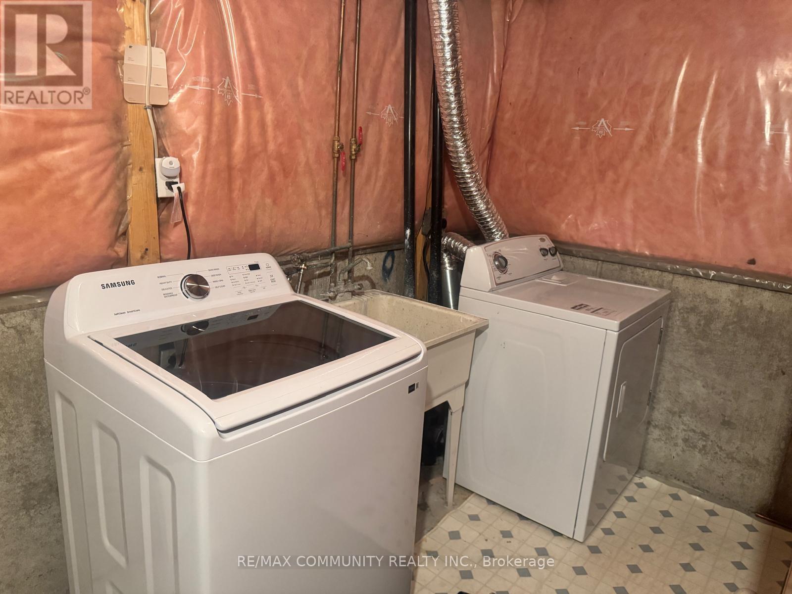 Photo 21 of 14 Blacksmith Lane, Whitby ON