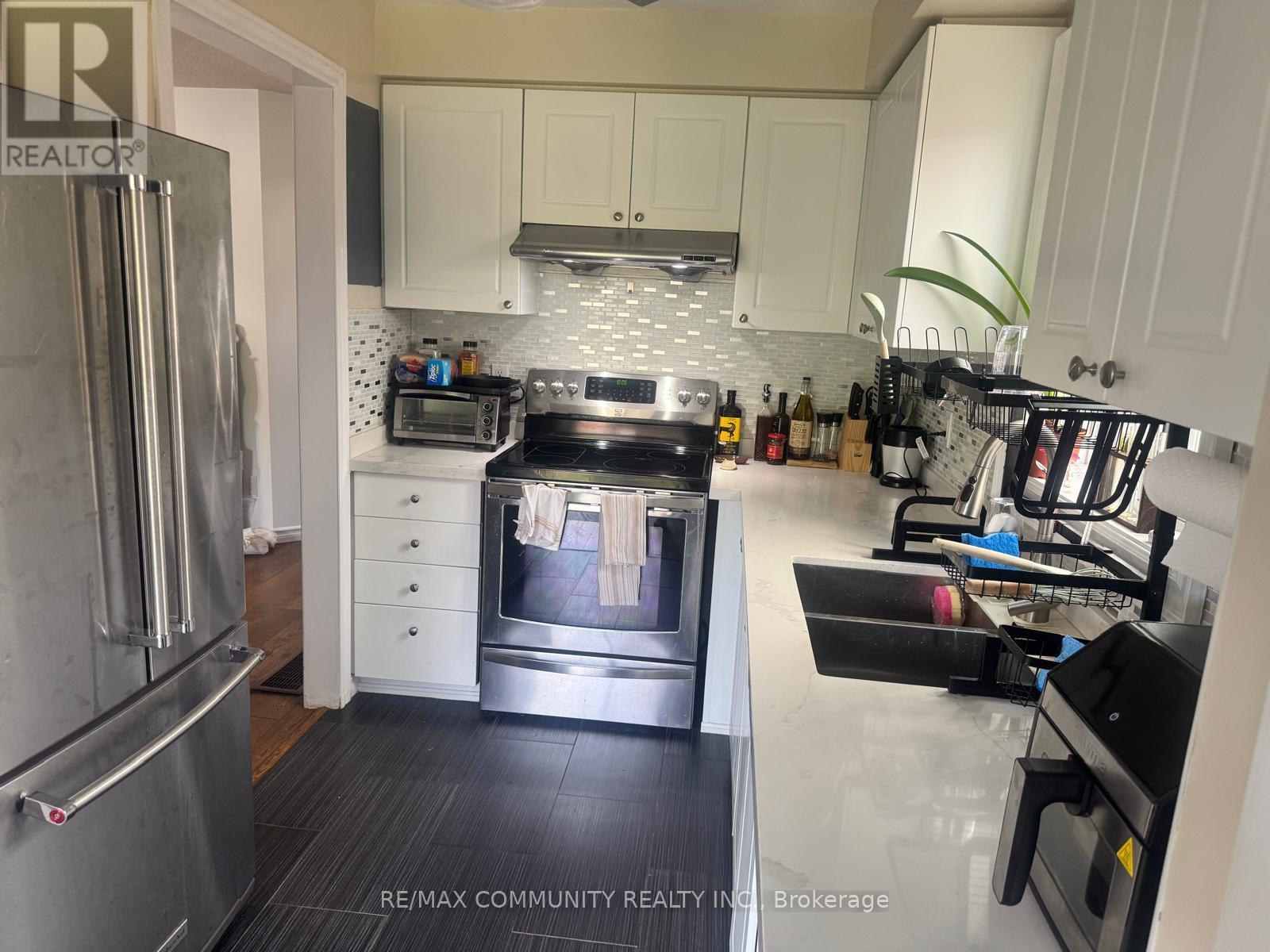 Photo 8 of 14 Blacksmith Lane, Whitby ON