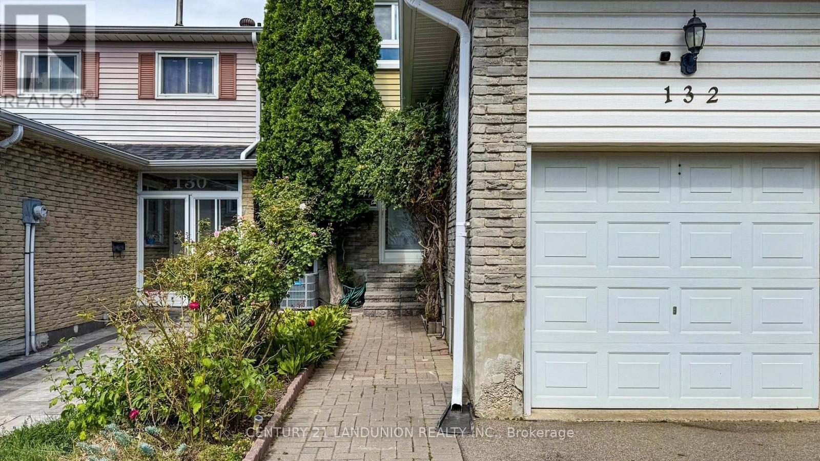 Photo 2 of 132 Silver Springs Boulevard, Toronto ON