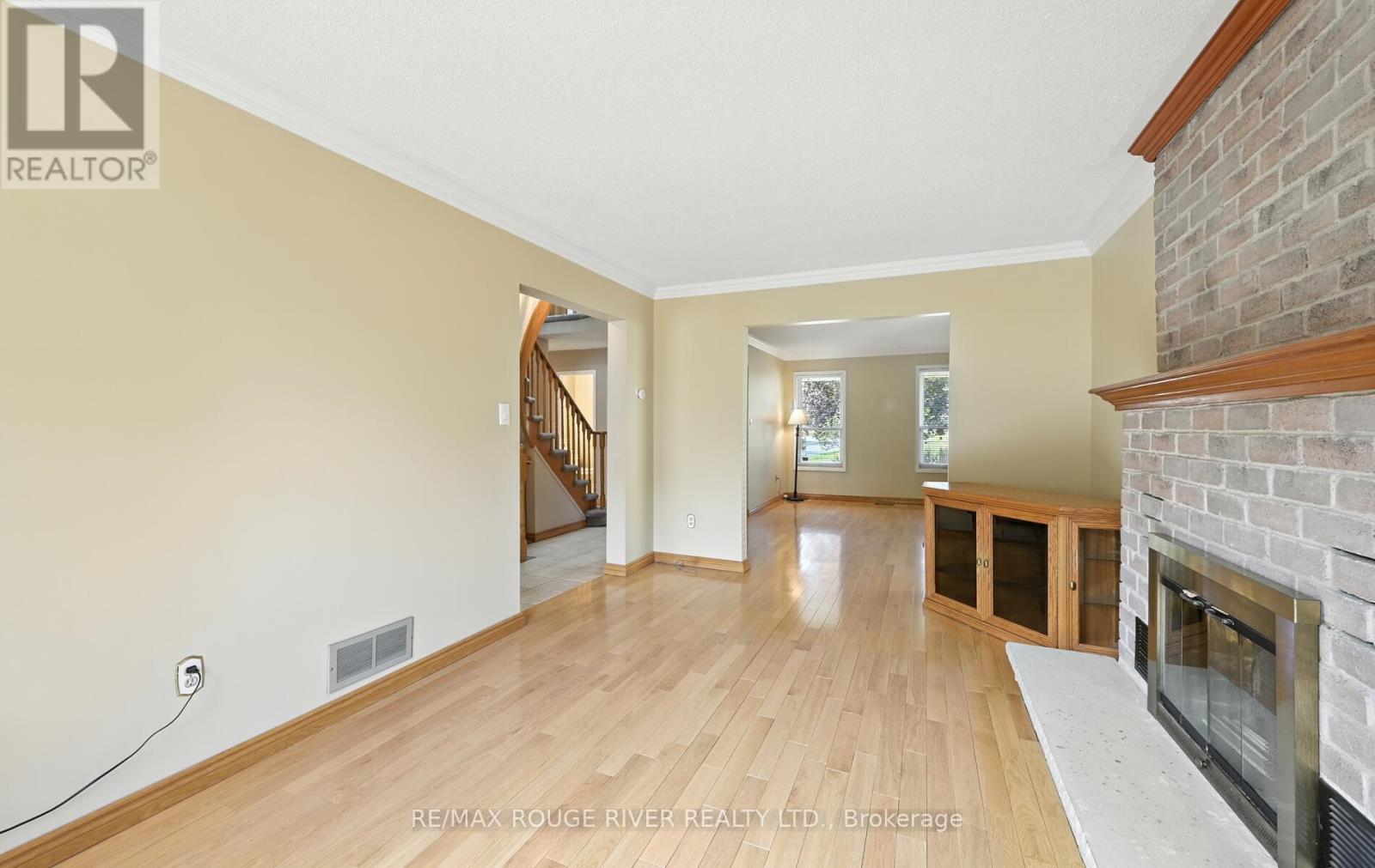 Photo 10 of 575 Dunrobin Court, Oshawa ON