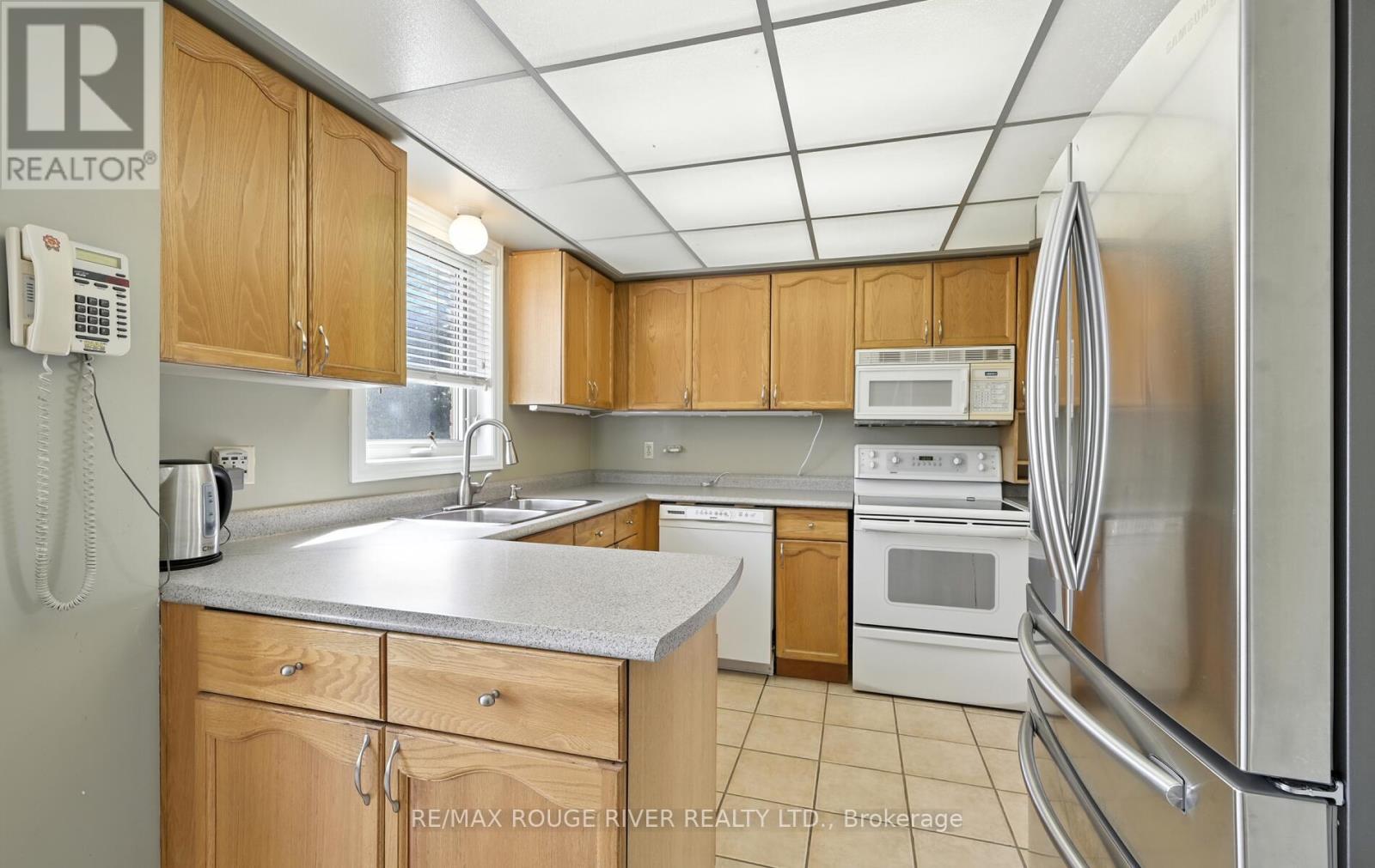 Photo 13 of 575 Dunrobin Court, Oshawa ON
