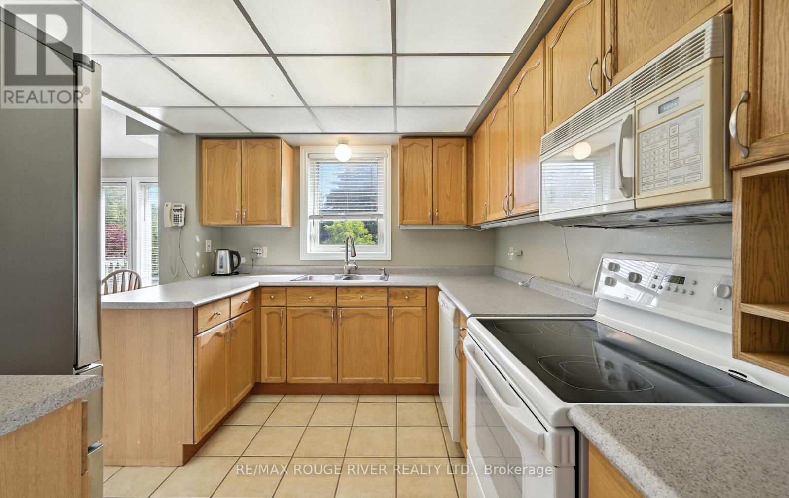 Photo 14 of 575 Dunrobin Court, Oshawa ON