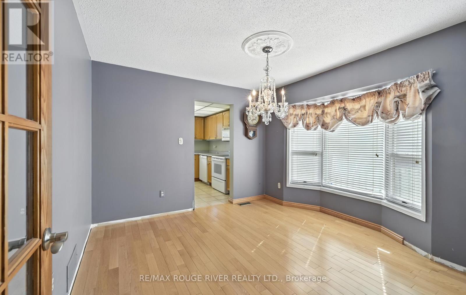 Photo 17 of 575 Dunrobin Court, Oshawa ON