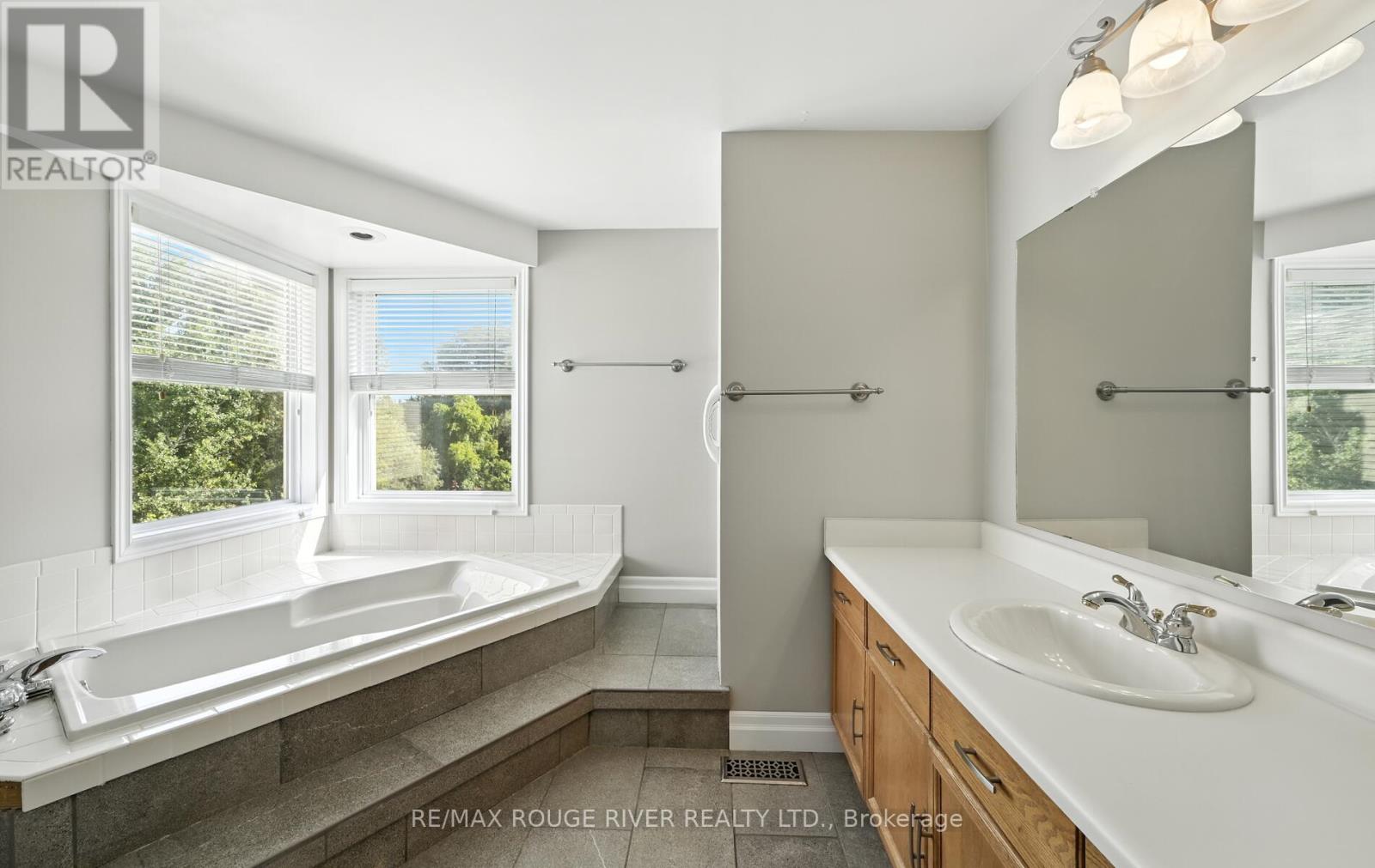 Photo 23 of 575 Dunrobin Court, Oshawa ON