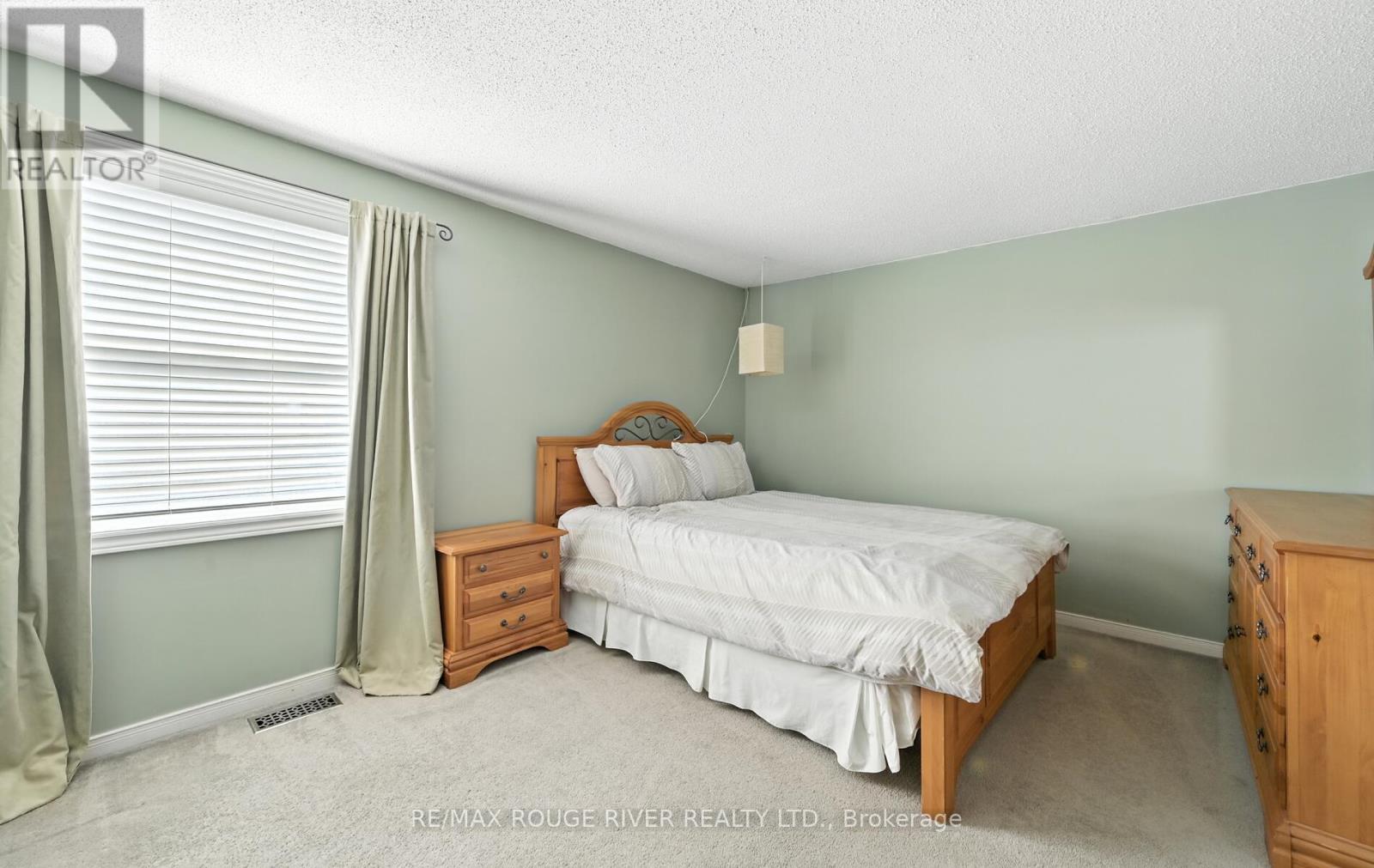 Photo 28 of 575 Dunrobin Court, Oshawa ON