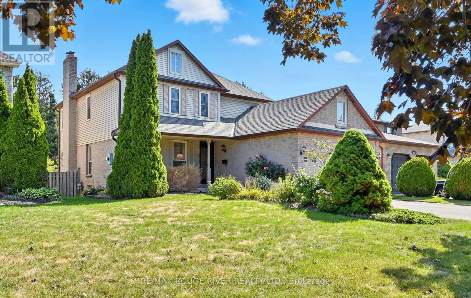 Photo 3 of 575 Dunrobin Court, Oshawa ON