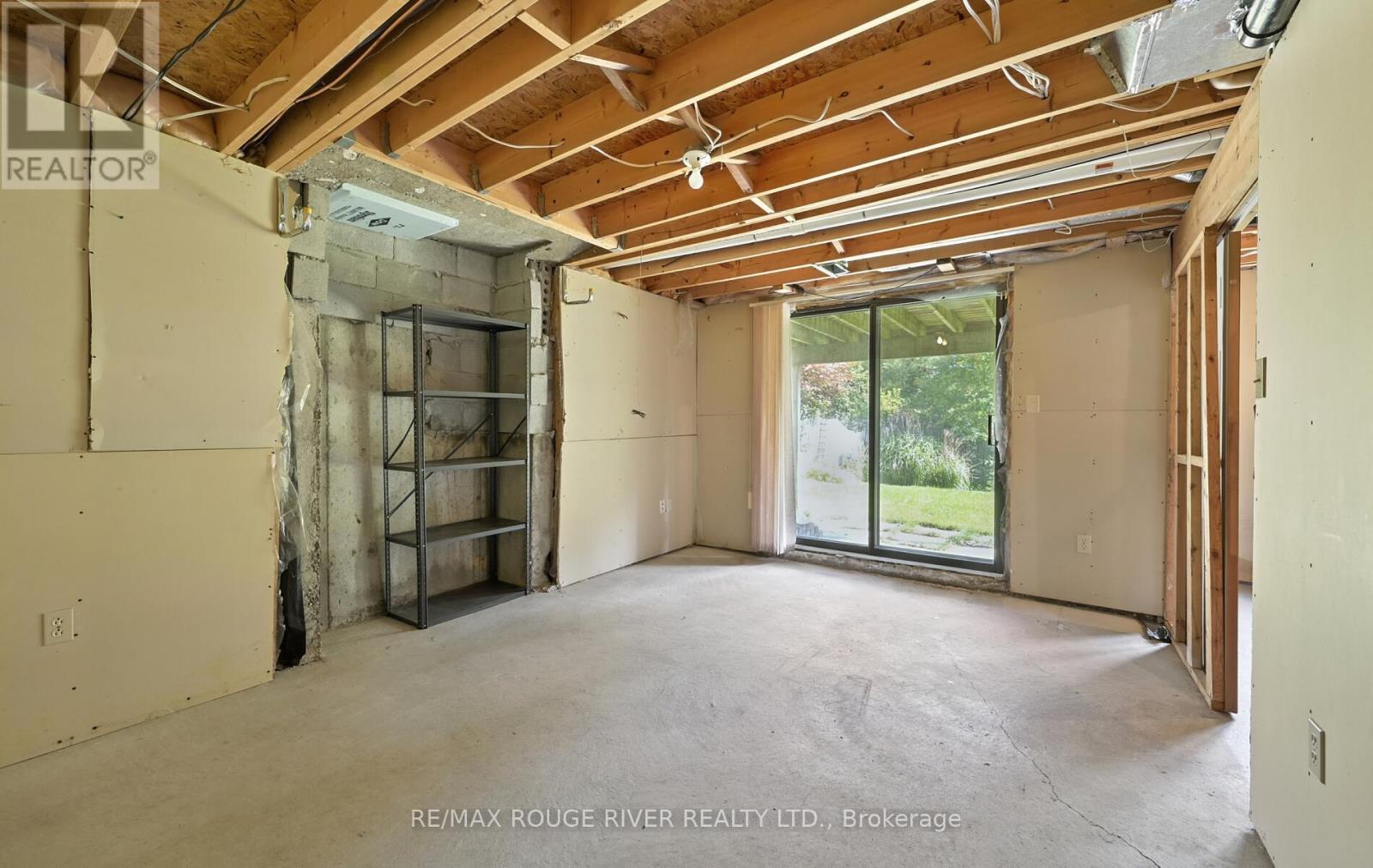 Photo 32 of 575 Dunrobin Court, Oshawa ON