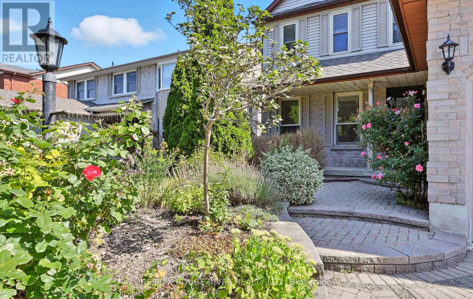 Photo 4 of 575 Dunrobin Court, Oshawa ON