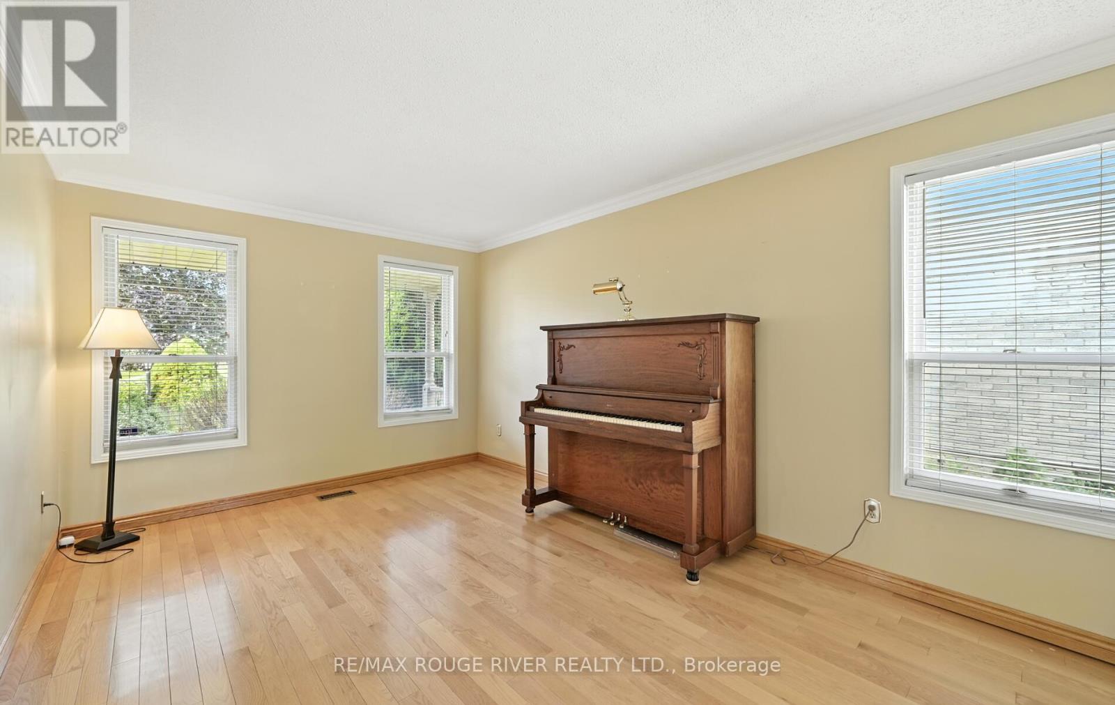Photo 7 of 575 Dunrobin Court, Oshawa ON