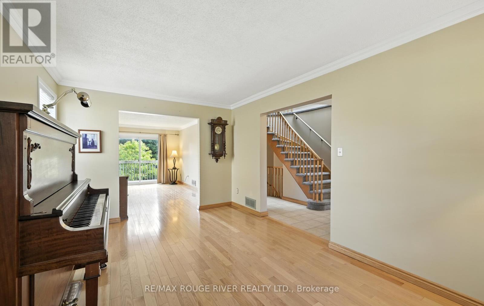 Photo 8 of 575 Dunrobin Court, Oshawa ON