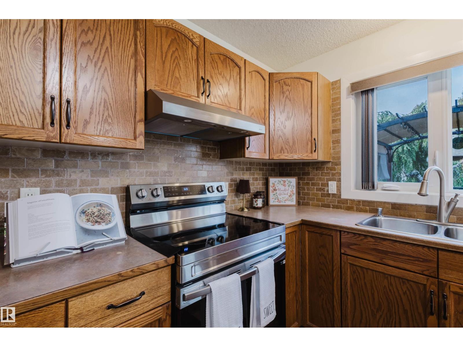 Photo 11 of 442 Klarvatten Lake Wd Nw, Edmonton AB