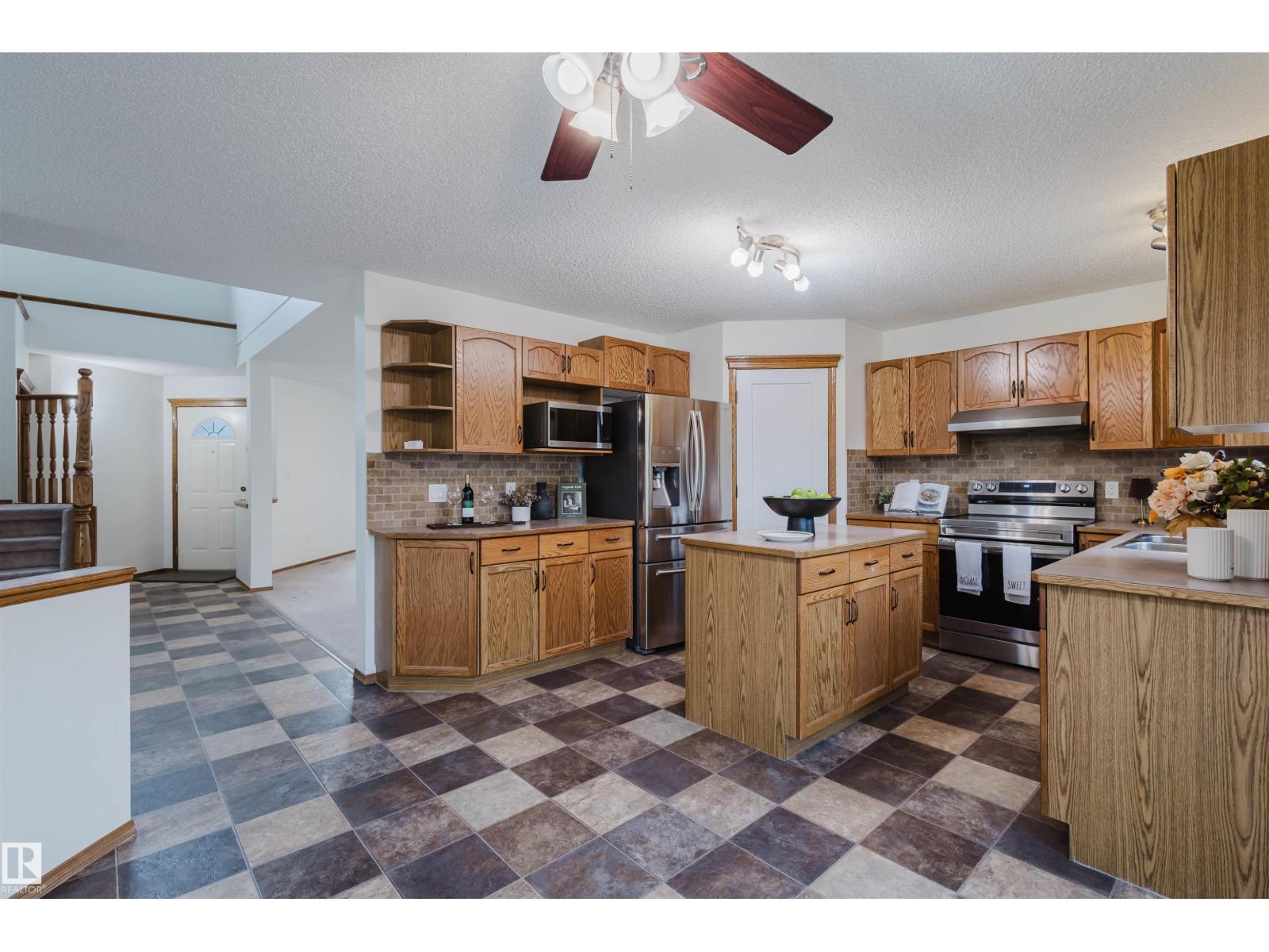 Photo 14 of 442 Klarvatten Lake Wd Nw, Edmonton AB