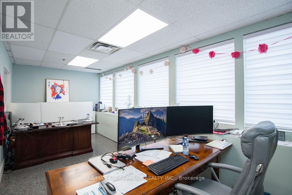 Photo 7 of 42 Niagara Street E, Hamilton ON