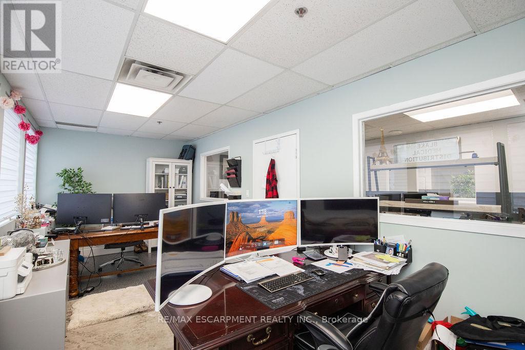 Photo 8 of 42 Niagara Street E, Hamilton ON