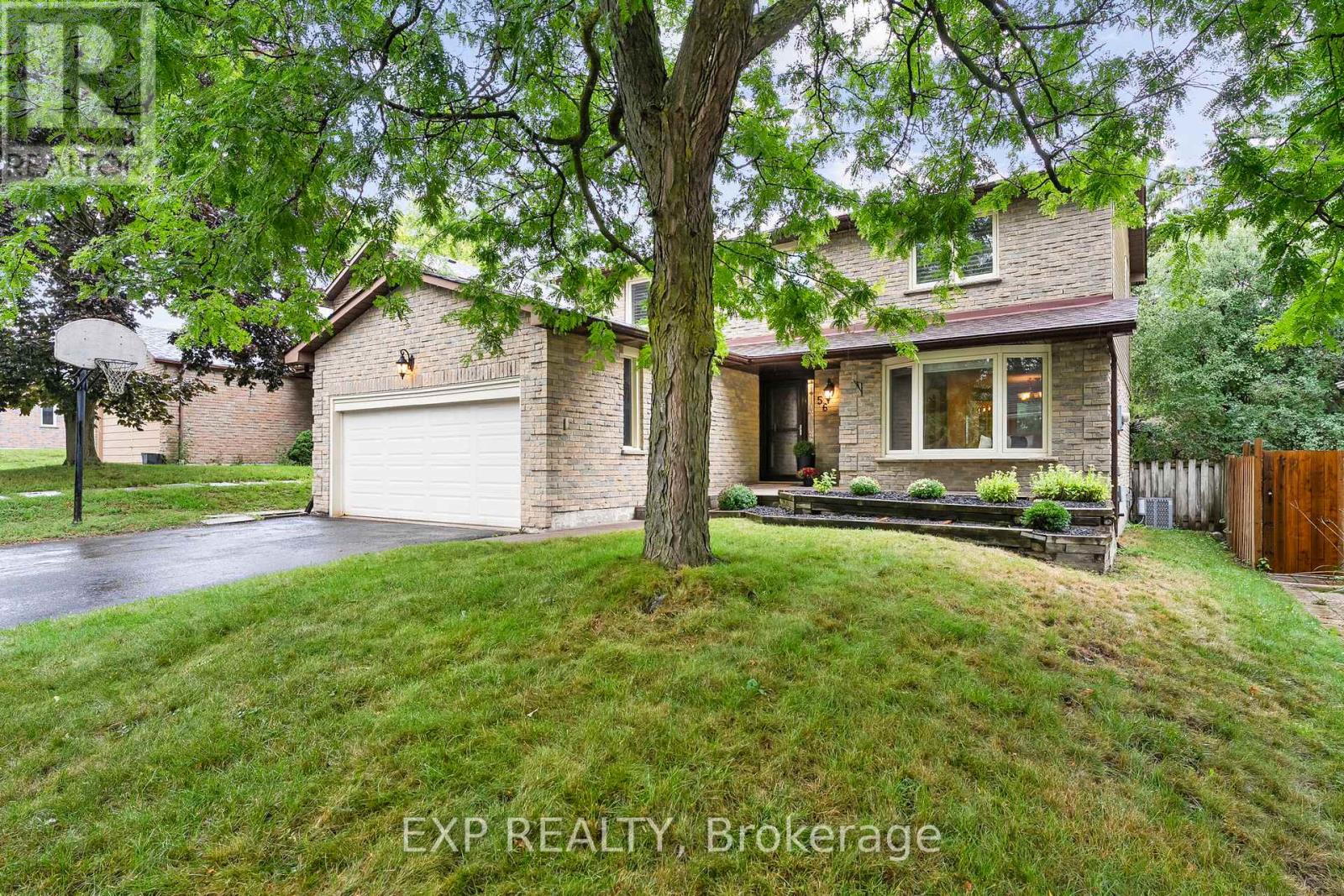 Photo 1 of 56 Manning Crescent, Newmarket ON