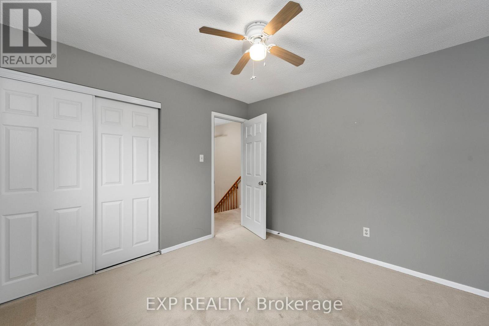 Photo 26 of 56 Manning Crescent, Newmarket ON