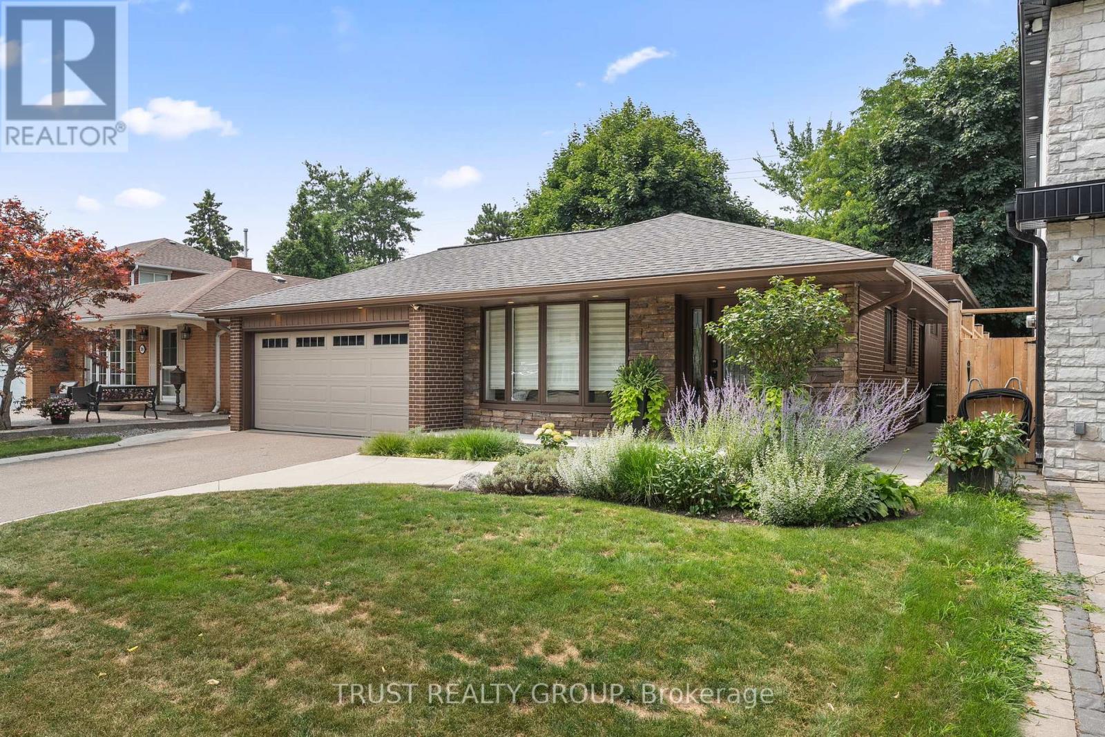 Photo 2 of 18 Deanecrest Road, Toronto ON