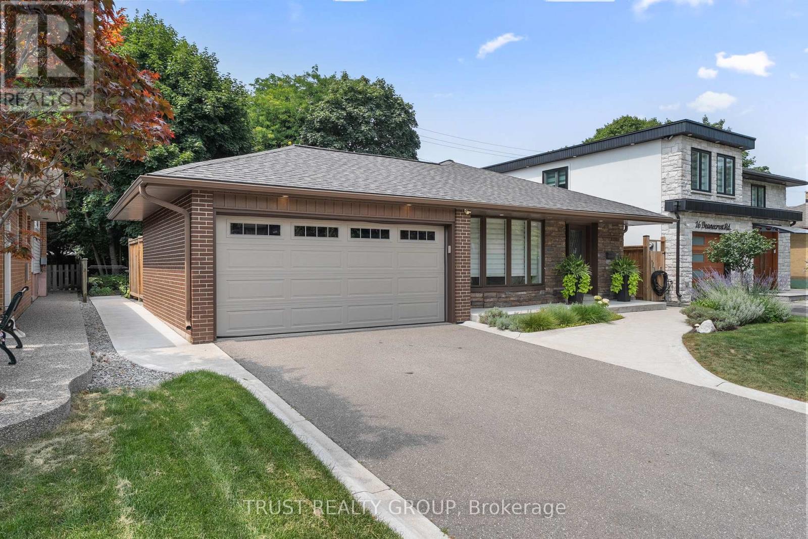 Photo 3 of 18 Deanecrest Road, Toronto ON