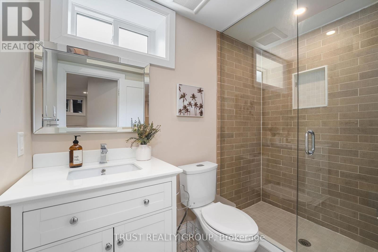 Photo 31 of 18 Deanecrest Road, Toronto ON