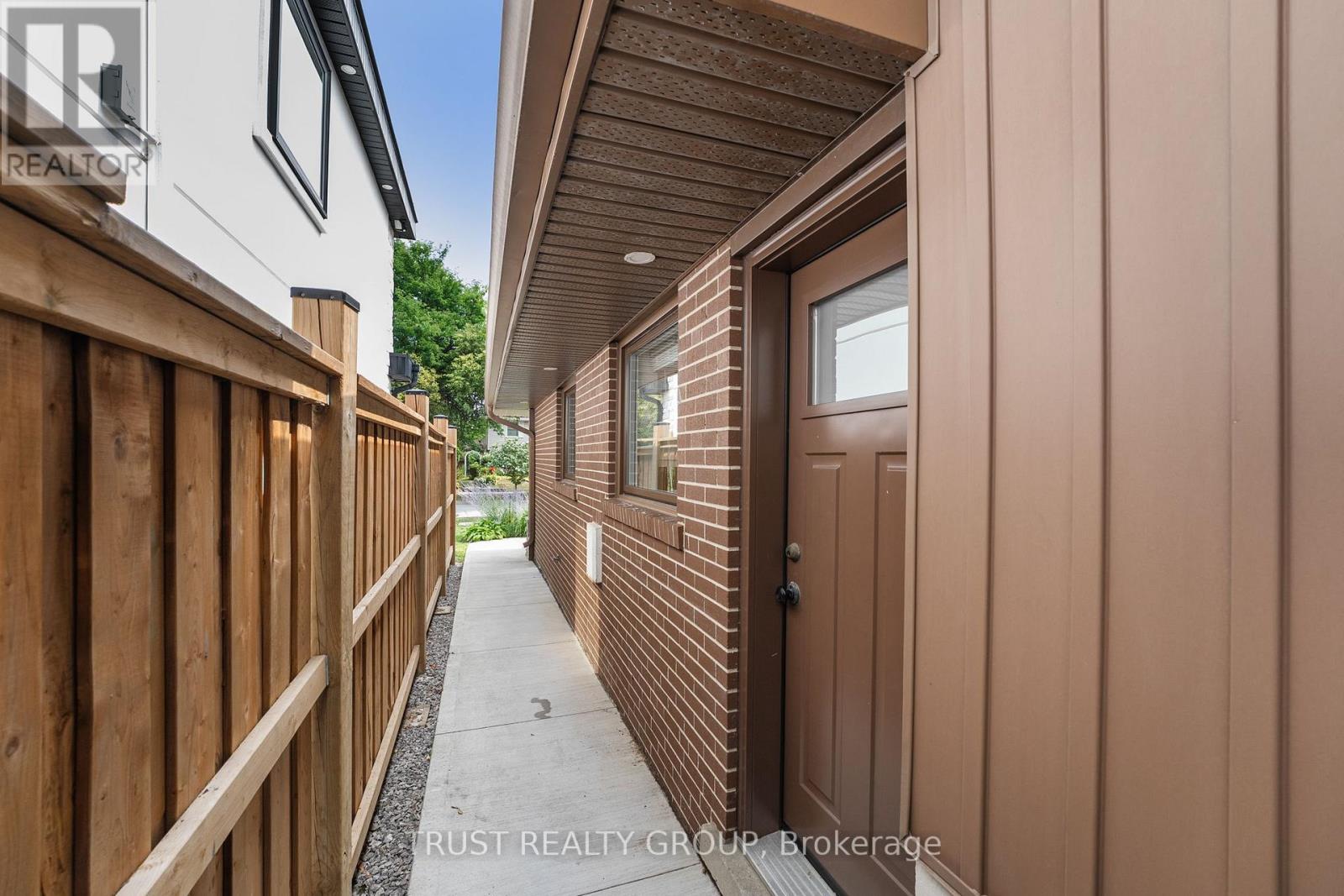 Photo 33 of 18 Deanecrest Road, Toronto ON